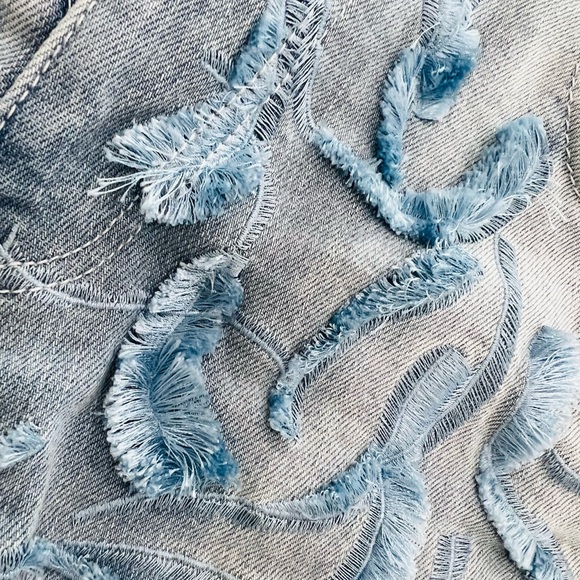 Sandro jean shorts with feather details, size 36 - Picture 4 of 4